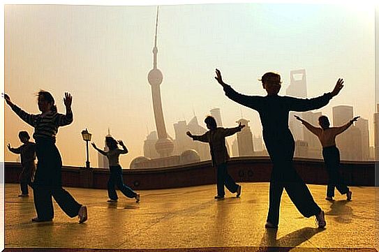 People doing tai chi to disconnect from work
