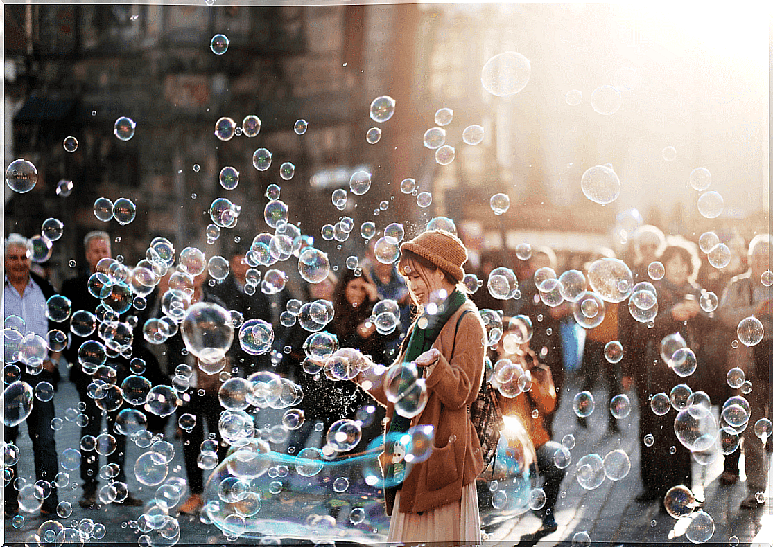 woman between bubbles happy by the law of least effort